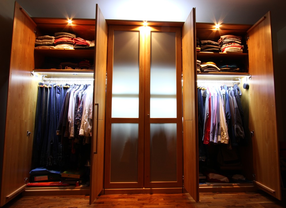 Kleiderschrank